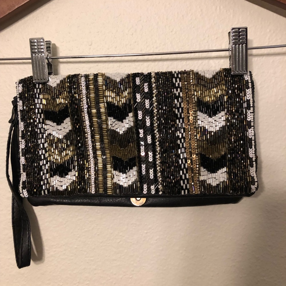 Multicolor beaded clutch